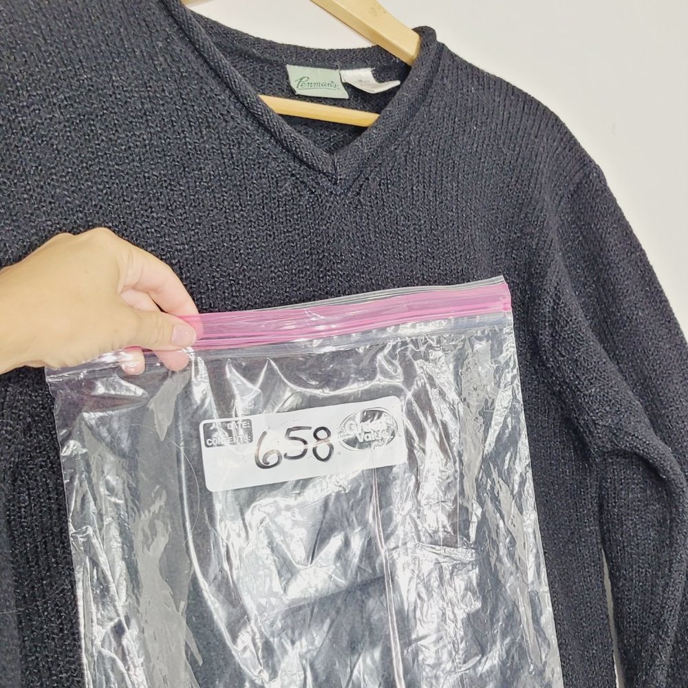 Penmans Black Knit Pullover Sweater Top V-Neckline Vintage Preppy Womens M - Picture 10 of 10